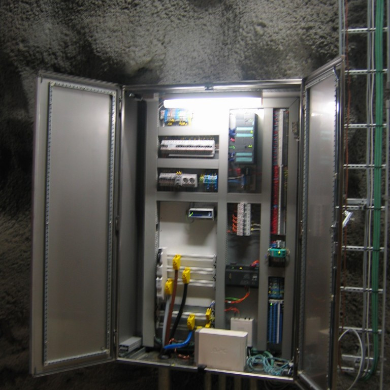 Séð inn í töflukassa