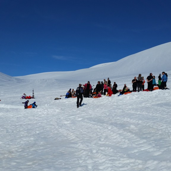 H&oacute;purinn &iacute; hv&iacute;ld - e&eth;a n&aelig;stum allir