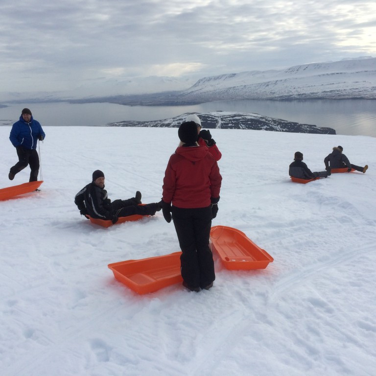 Svo er bara a&eth; l&aacute;ta sig gossa.
