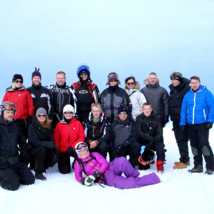 H&oacute;purinn &aacute; toppnum - toppf&oacute;lk.