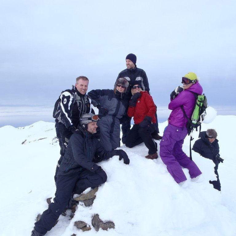 K&aacute;tur h&oacute;pur og g&oacute;&eth;ir f&eacute;lagar.