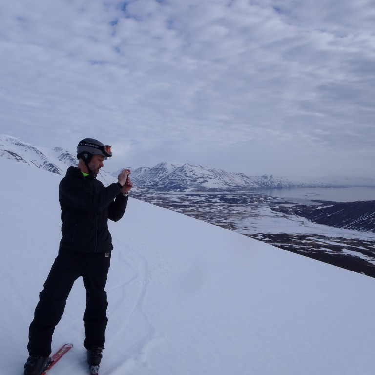 Binni a&eth; mynda - enda &aacute;st&aelig;&eth;a til ve&eth;ri&eth; var d&aacute;samlegt og &uacute;ts&yacute;ni&eth; &oacute;borganlegt.