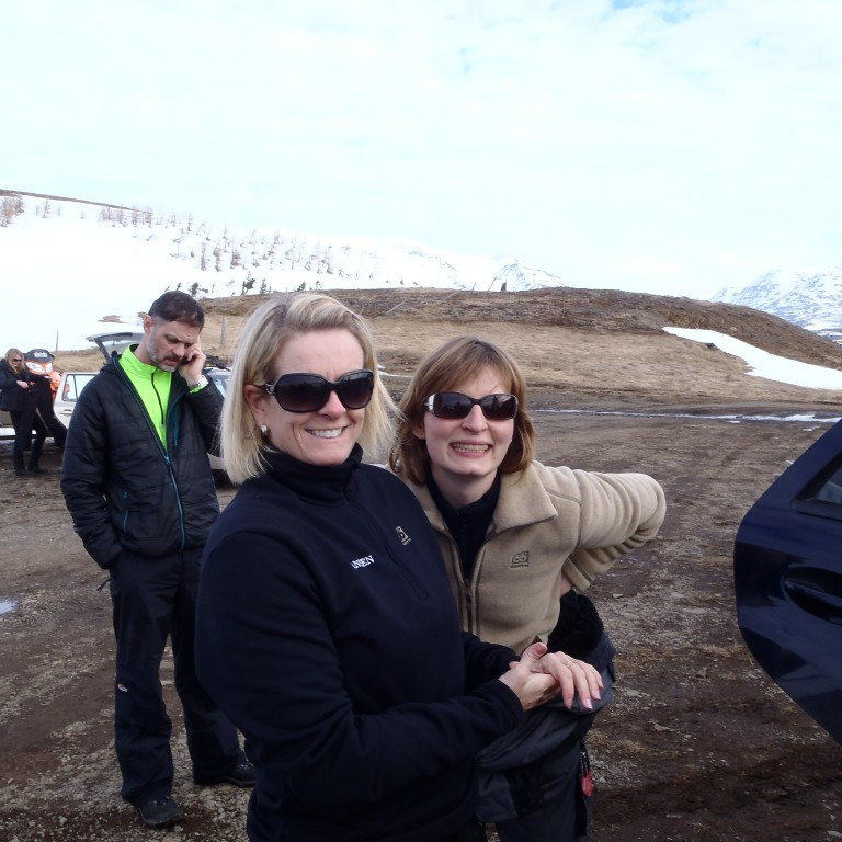 &Aacute;sta, Esther og Binni &iacute; bakgrunni - eins og &aacute;&eth;ur meira hva&eth; ma&eth;urinn getur fali&eth; sig &aacute; &ouml;llum myndum.