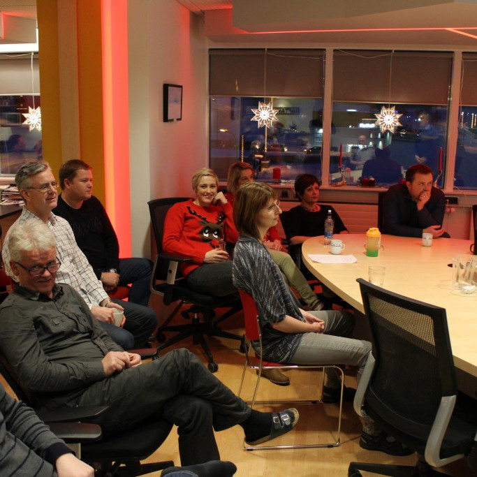 Allir að fylgjast með